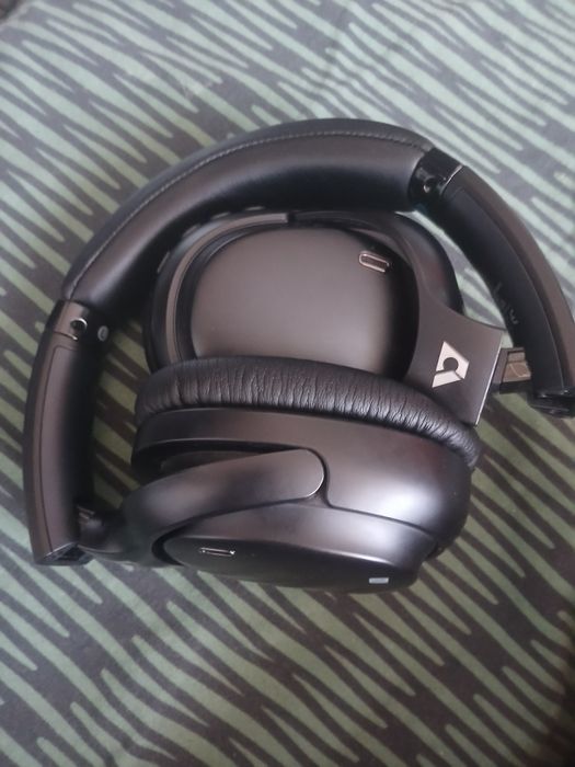Casti gaming noi merg la mobil/pc fir/wireless vin incluse cu cablu de conectare cablu de incarcare si husa care e din piele