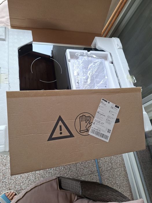 Plită vitroceramică Electrolux,, 4 zone,  nouă