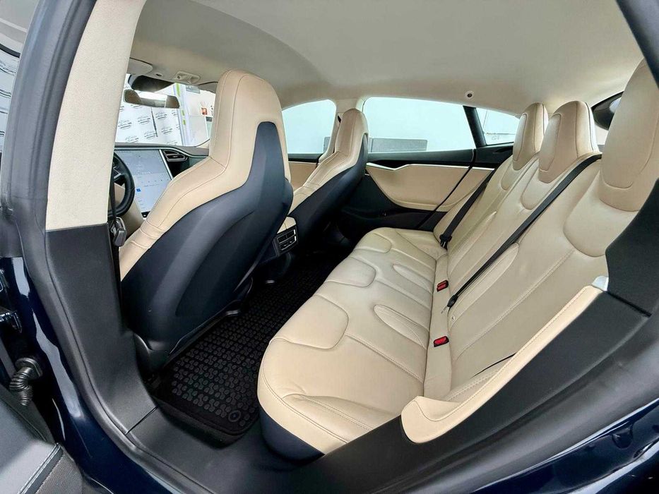 Tesla Model S 2015 incarcare gratuita