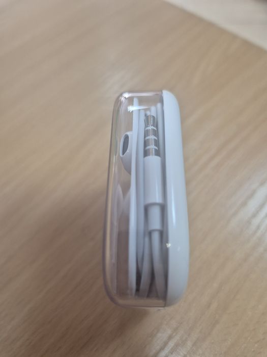 Оригинални слушалки за Iphone! Чисто нови!