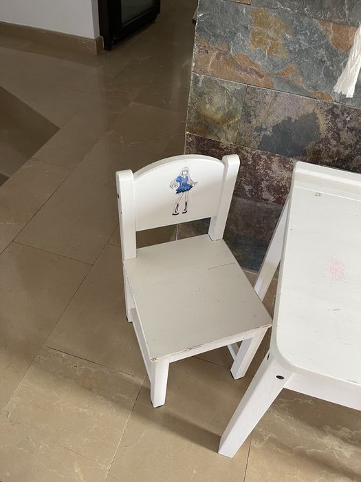Masuta din lemn ikea pentru copii