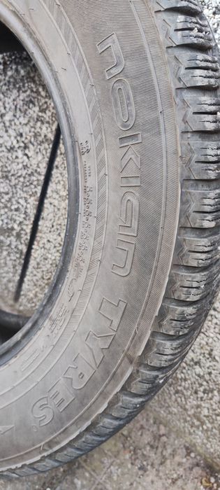 Гуми 18 всесезонни