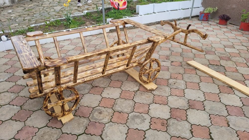 Se vinde car rustic pentru flori .