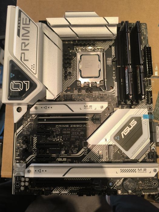 Дъно asus prime z690-a + I7 13700 + 32 bg DDR5