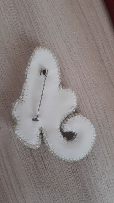 Продам брошь шаннель ручная