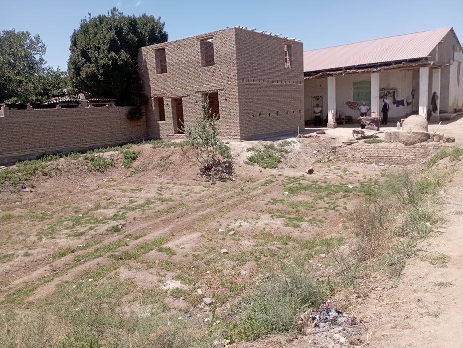 700 метр кв. Ховли Урганч тумани Юкарибог кишлоги Етти чинор куча