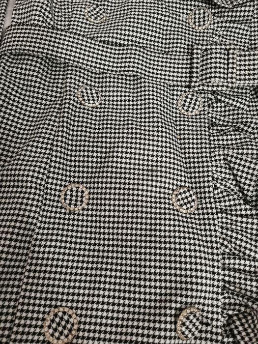 Vând rochiță Petrecuta alb cu negru