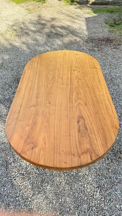 Стол из карагача, овальный с ножками