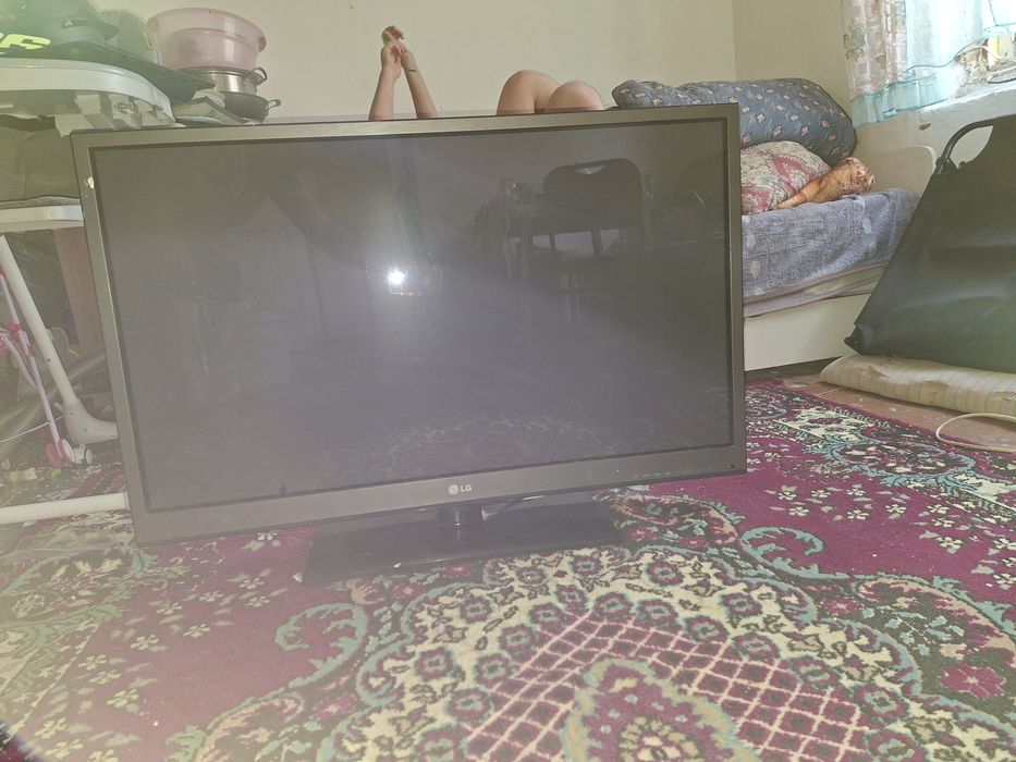 Телевизор LG срочно продам