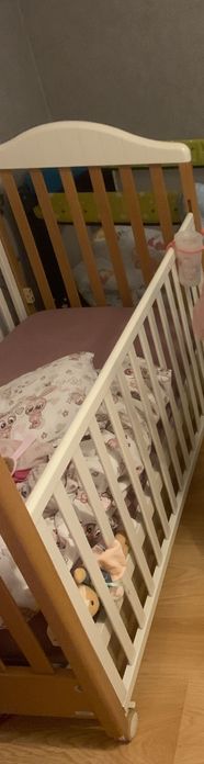 Два детски/бебешки матрака + дървена кошара