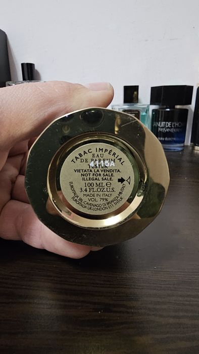 Продавам парфюмите на снимките цената е пакетна може и по отделно