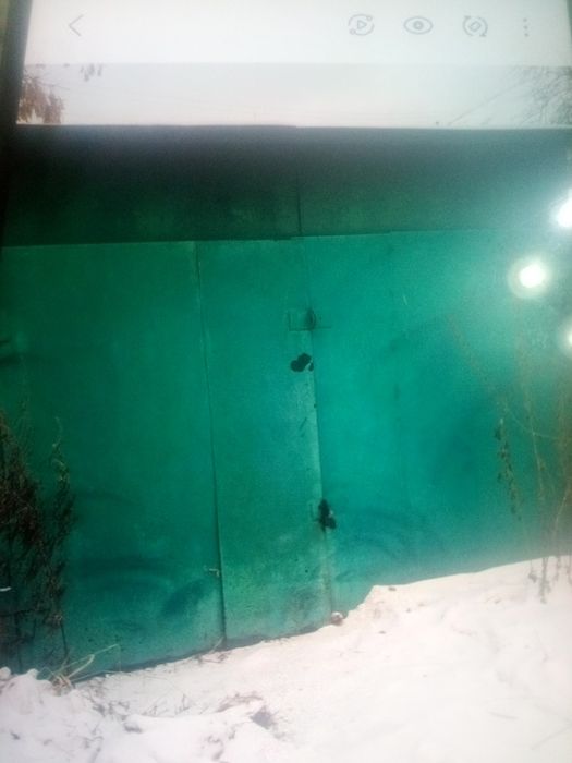 Продам железный гараж металлический.Металл 4---5мм.. в центре города.