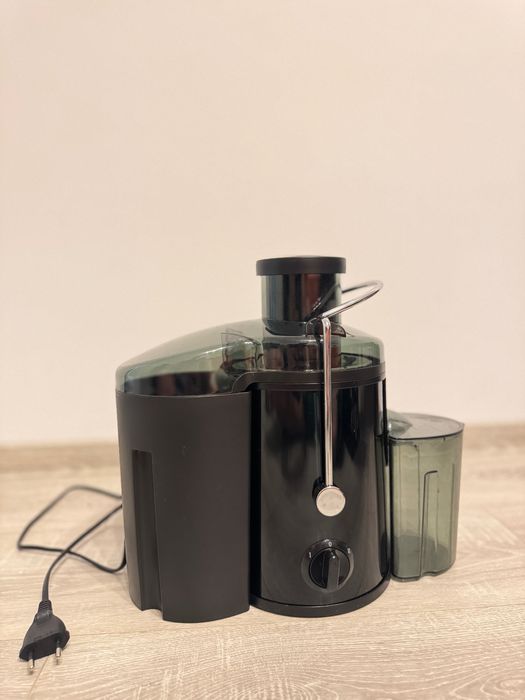 Vând storcator de fructe