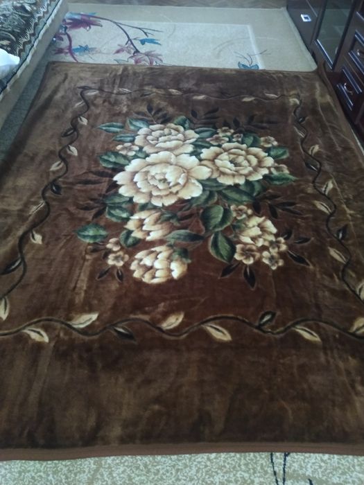 Пледы разных цветов и размеров б/ у в отличном состяни