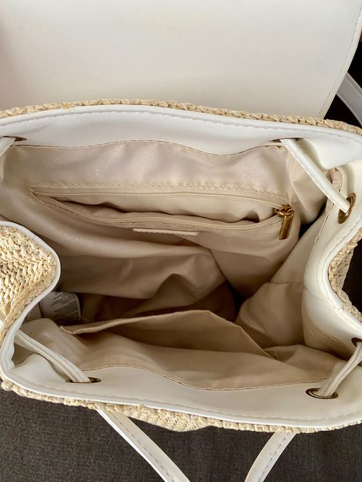 Дамска раница в бяло