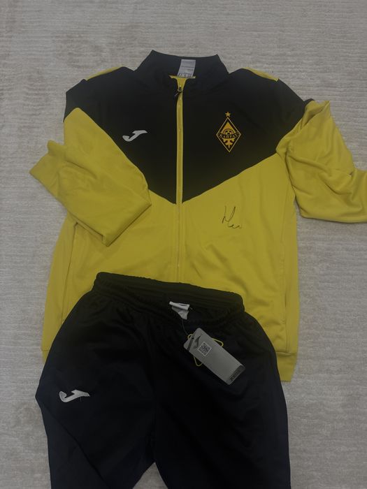 Кипа Кайрат.