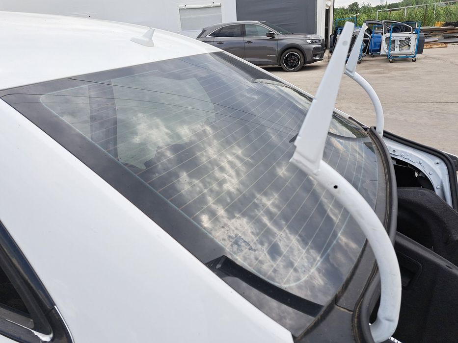 Luneta AUDI A8 (4H) [Fabr 2010-2017] Berlina Sport OEM
