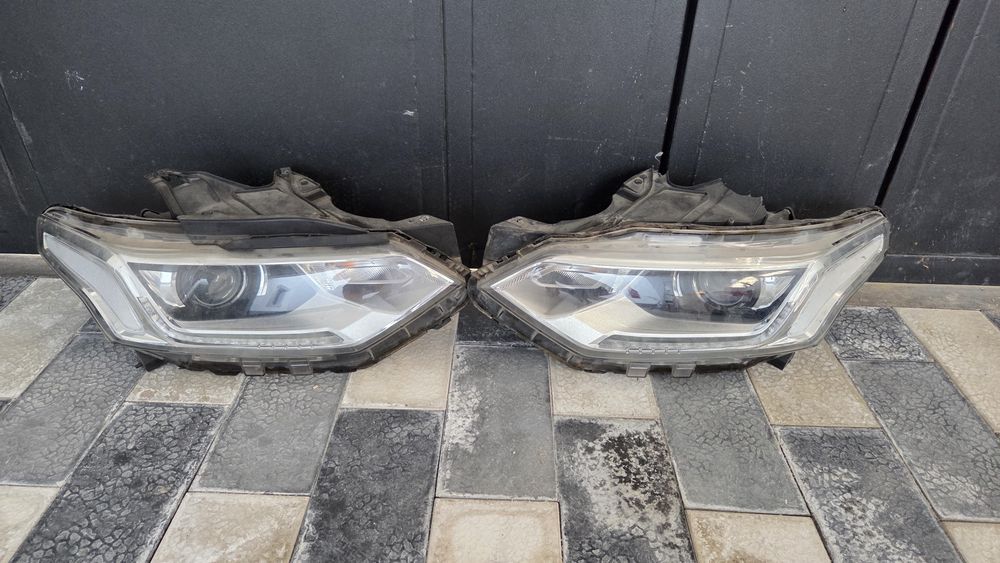 Передние фары и  Облицовка на Траверс.