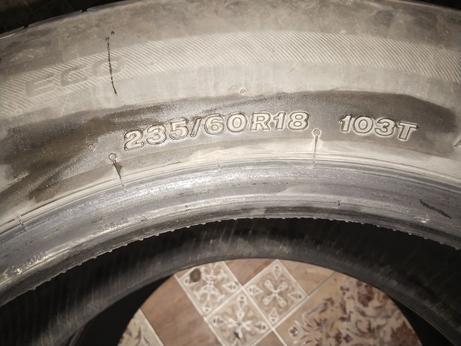 2 Шины Bridgestone б/у