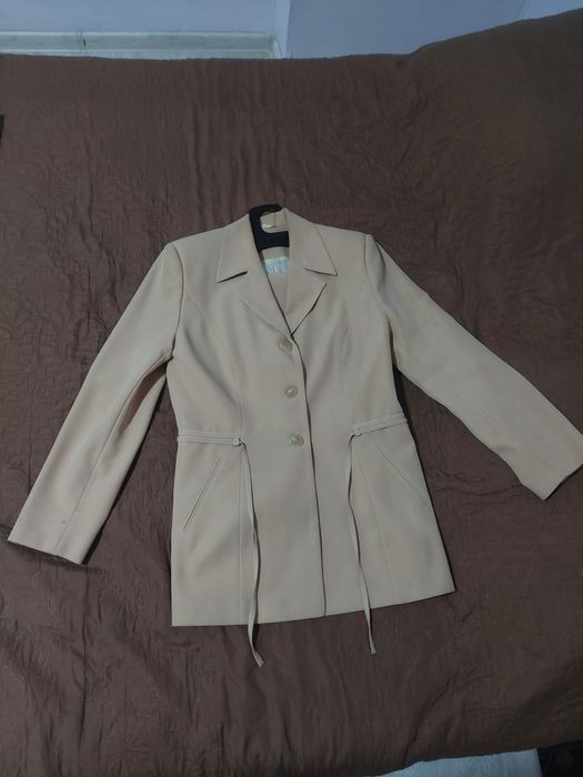 Дамски официален костюм - размер М