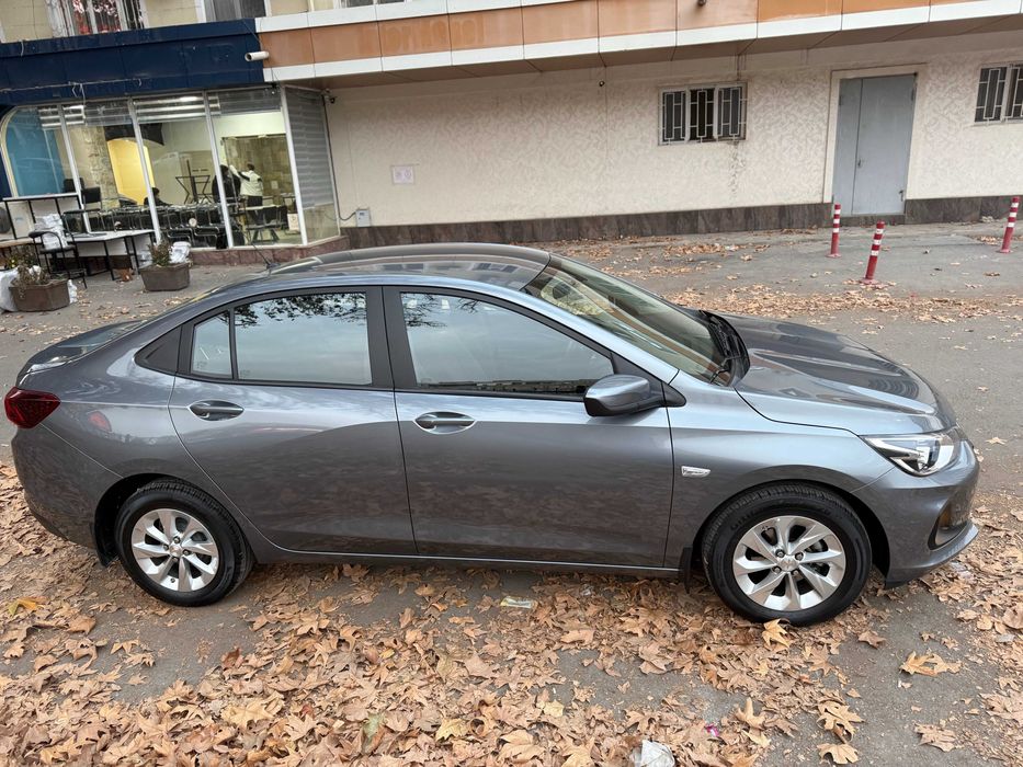 Chevrolet Onix 2023, LTZ, 27 000 км, АКПП — идеальное состояние