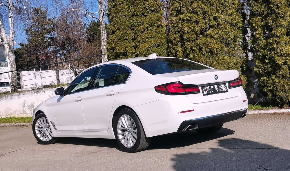 BMW 520d /Distronic/Head-Up/Ventilatie/Facelift/Luxury Line/Faruri LED