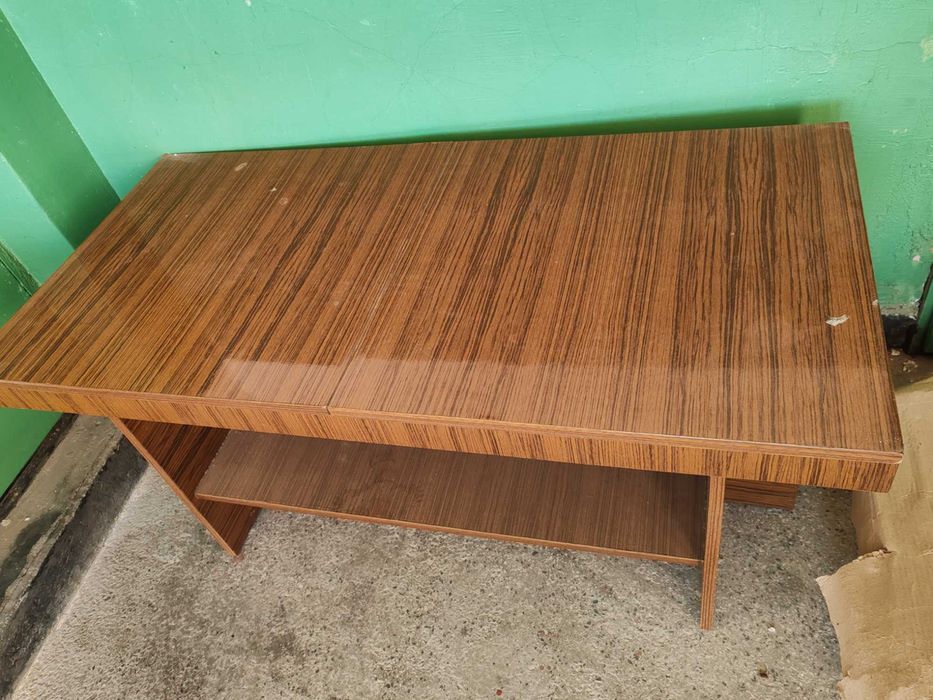 Холна маса правоъгълна в запазено състояние