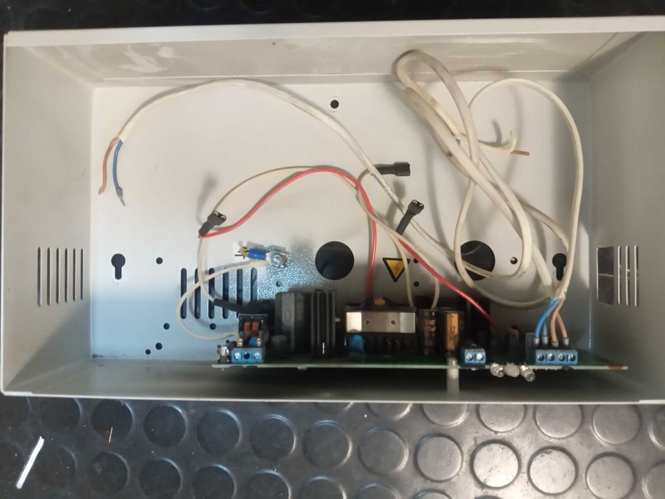 Железные корпуса с блоком питания