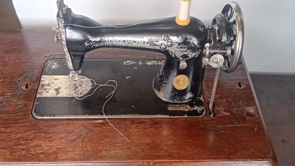 Mașină de cusut singer
