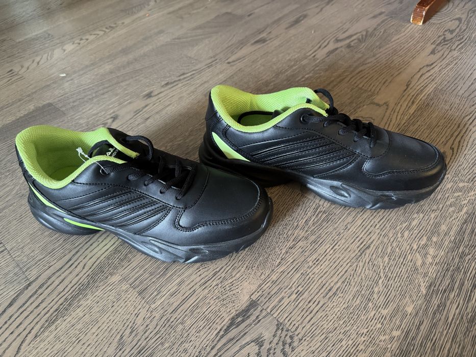 Кроссовки новые 41 размер