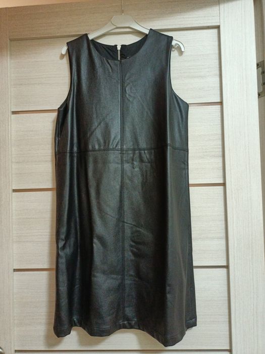 Продам платье-футляр на девочку