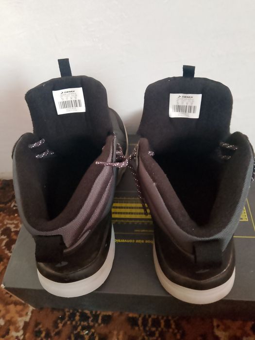 Кроссовки Demix новые