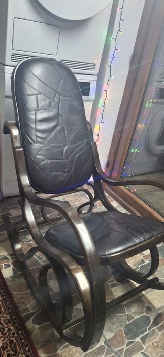 Люлеещ стол кожен