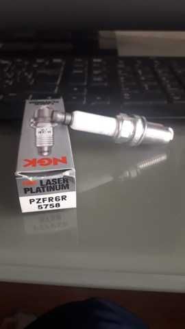 Свечи зажигания NGK.