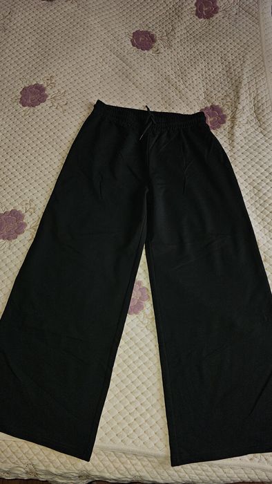 Спортивные штаны(женские).Качество очень хорошее,размер 50-56