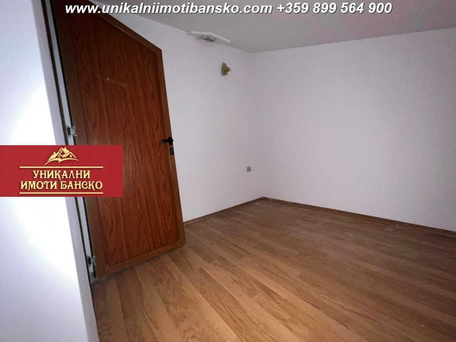 Тристаен апартамент  в обикновена жилищна сграда