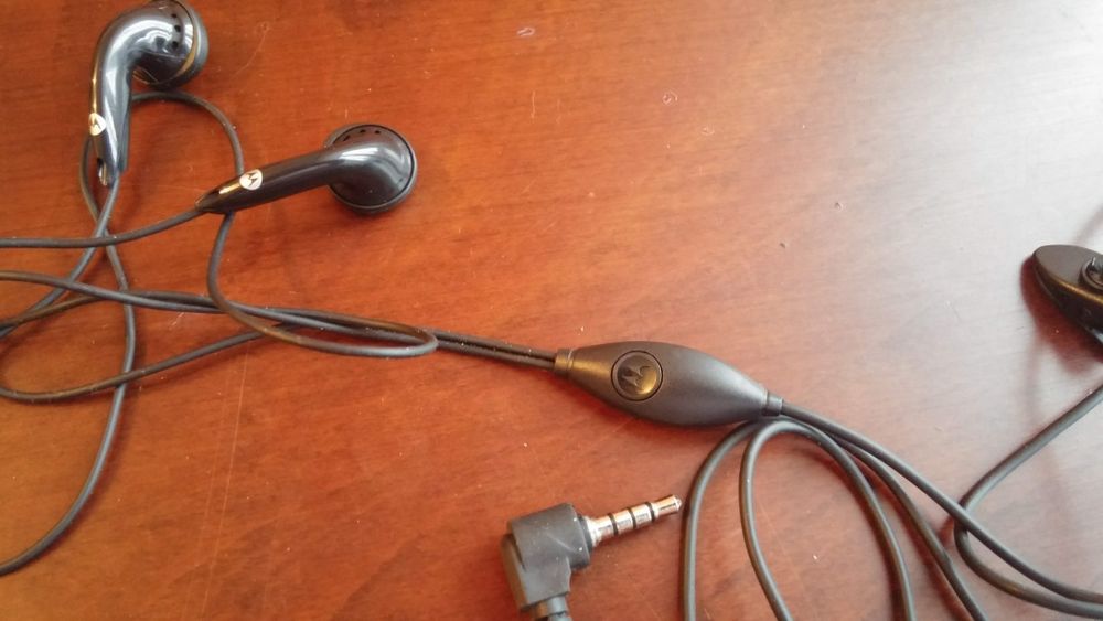 Оригинални слушалки LG и Motorola