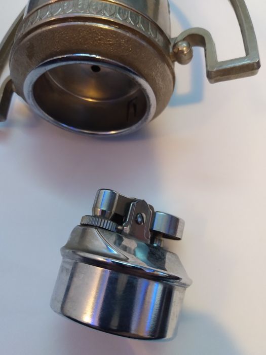 Bricheta unicat, tip cupa de fotbal, reincarcabila, functionabila