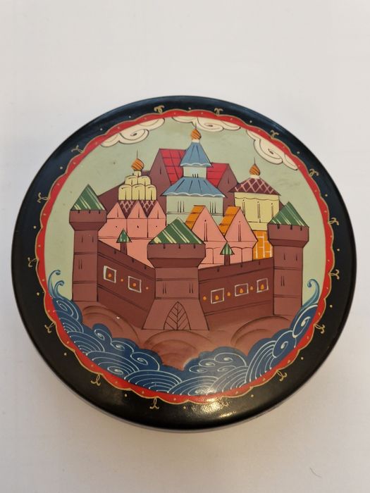 Ръчно рисувана руска кутия за бижута