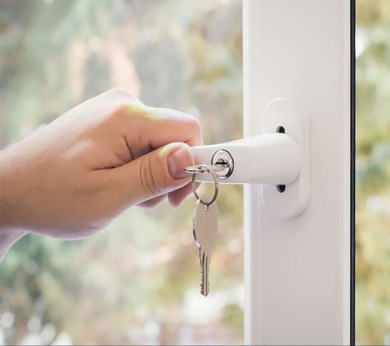 Maner fereassta cu cheie