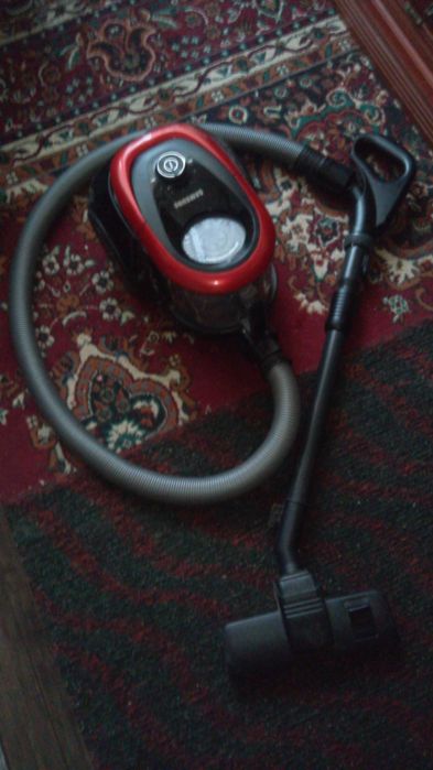 Пылесос Samsung SC18M21COCR