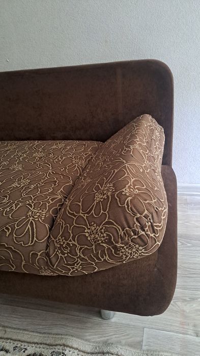 Продаю тахта в коричневом цвете