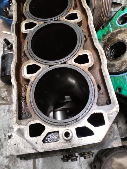 Продам блок и коленвал от машины марки Ровер.