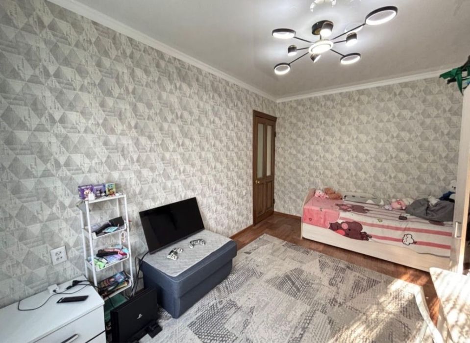 Продаётся 3х комн квартира на Орбите.