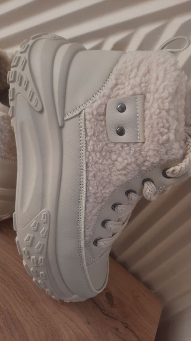 Зимние женские кеды.