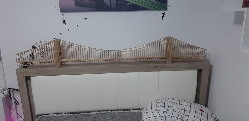 Pod din bete din lemn .