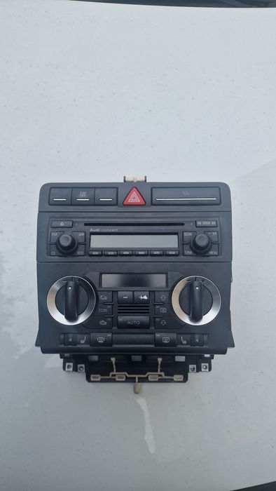 Panou central Audi A3 8p / Climatizare / Audi Concert / Incalzire scaune / Suport pahare