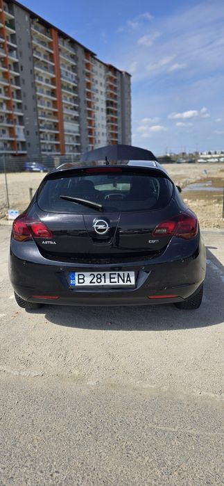 Opel Astra J 2011