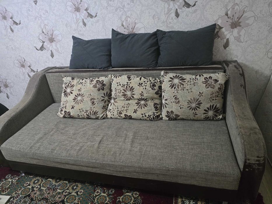 Бесплатно диван трёхместный