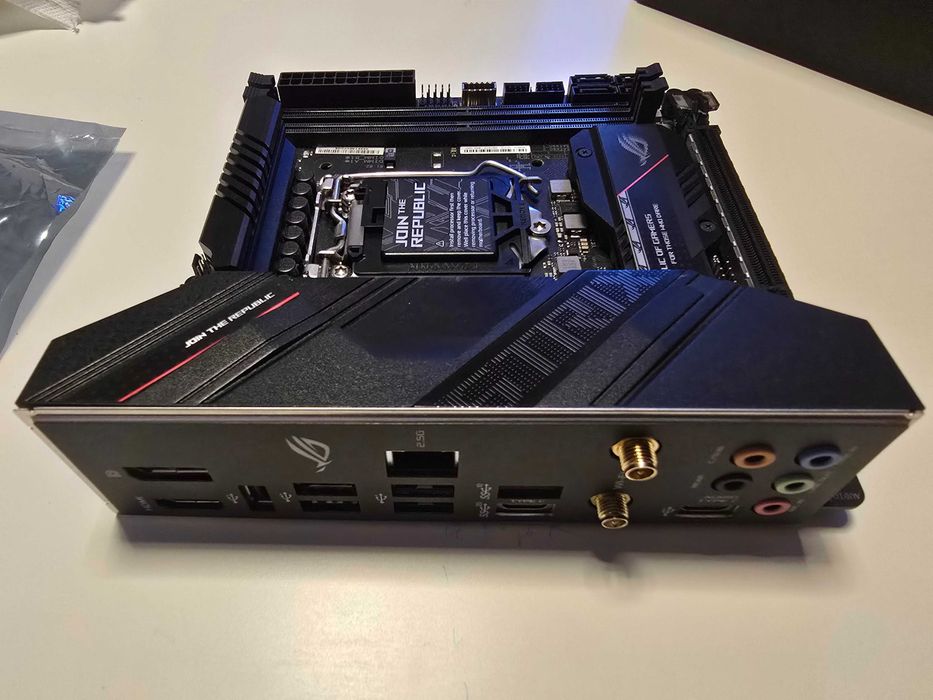 Placa de baza ASUS ROG STRIX B560-i, mini-itx